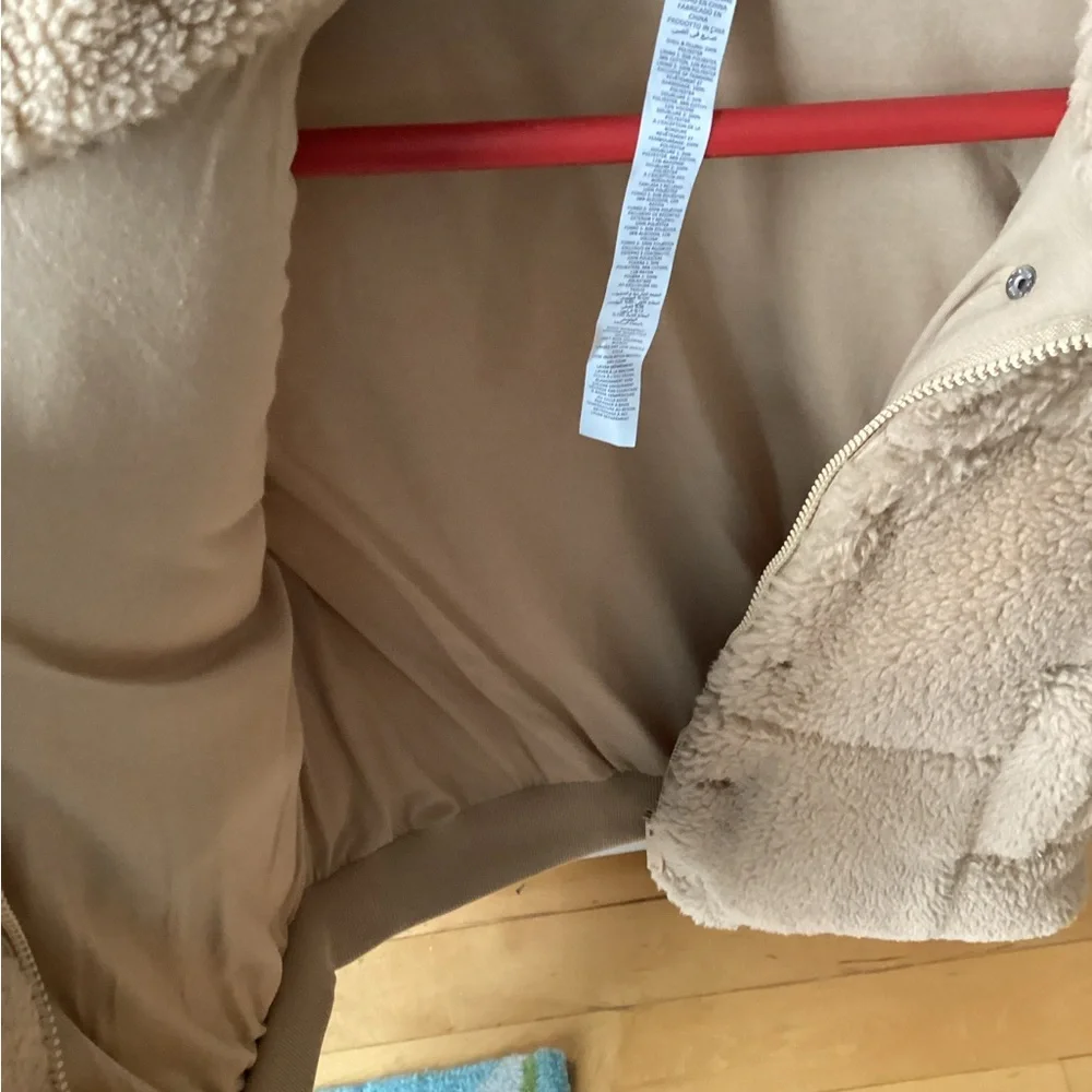 Alo Sherpa Snow Angel puffer (FINALPRICEDROP ) - Picture 7 of 11